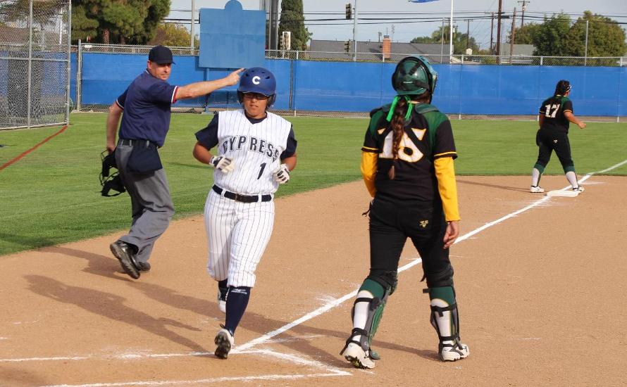 Softball Remains Undefeated in Conference Play