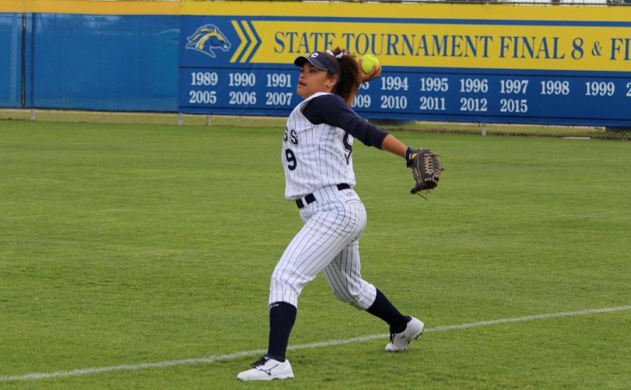 Chargers Sweep Owls in Saturday Double-Header