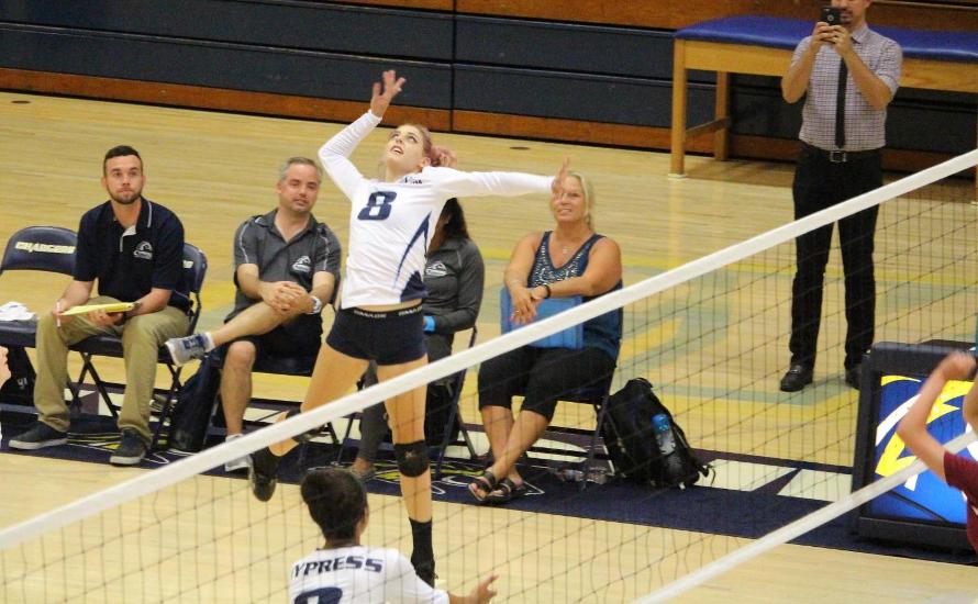 No. 8 Women's Volleyball Completes Sixth Sweep of Season