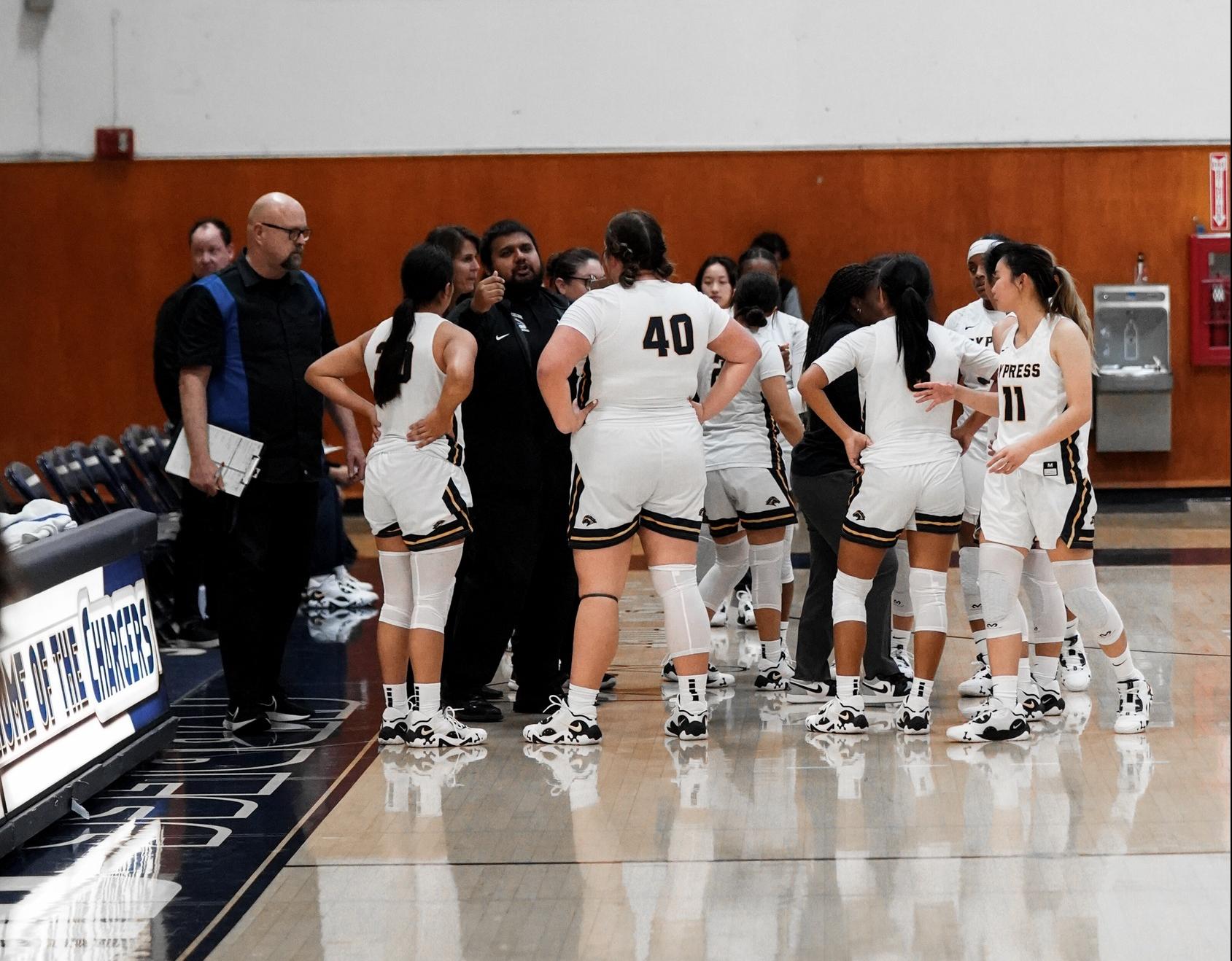 Women's Basketball Win Fourth Game in a Row
