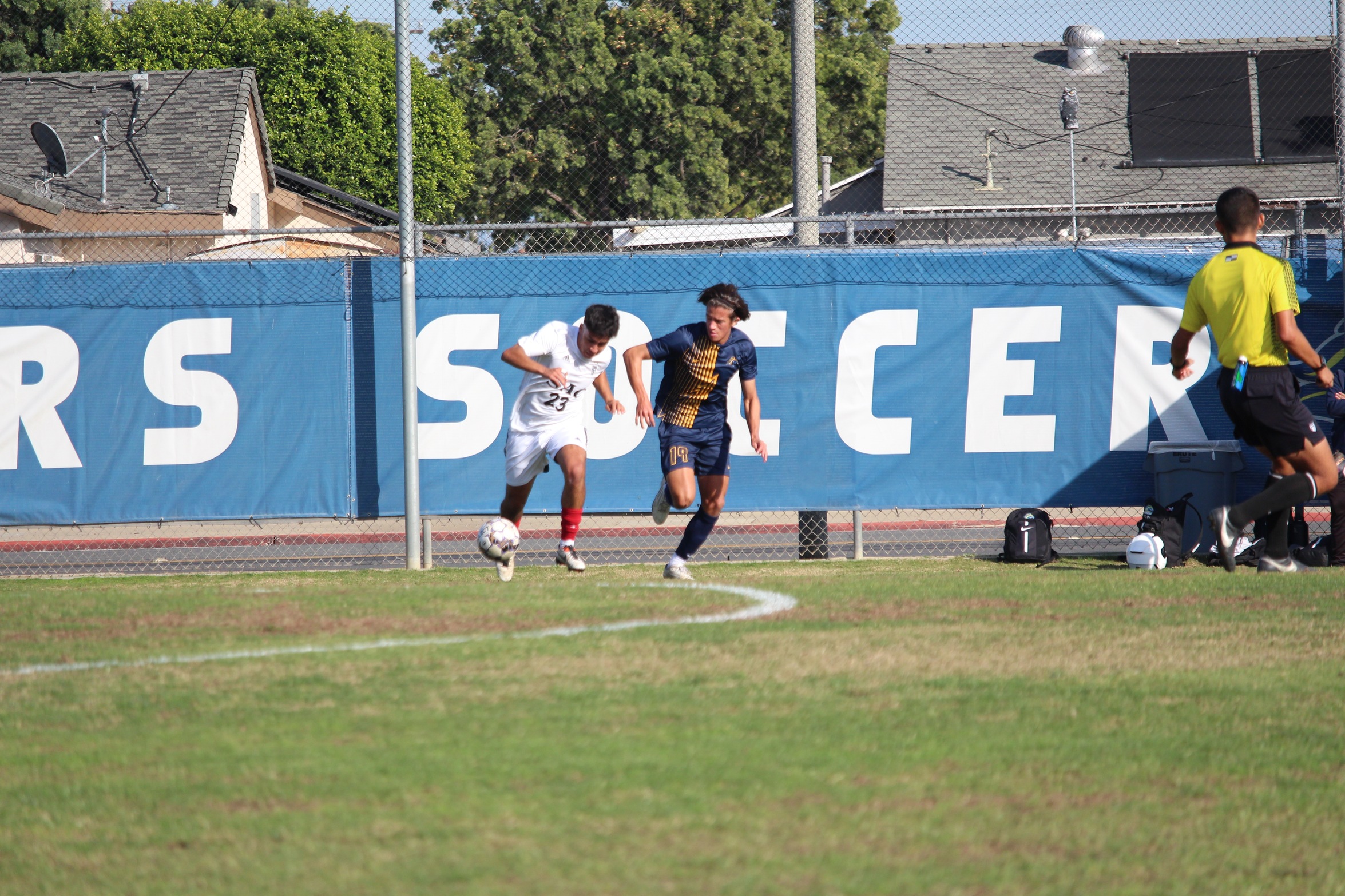 Chargers Fall to Dons, 2-1