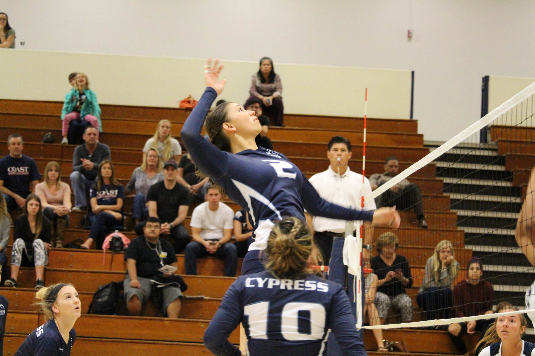 No. 9 Women's Volleyball Remains Undefeated at Home