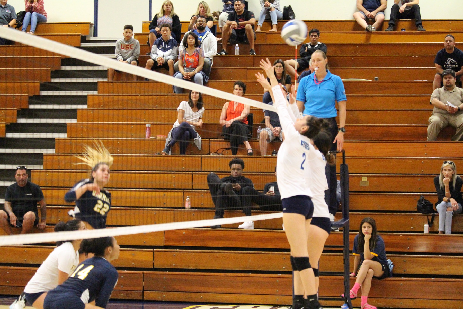 Chargers Knock-Off Hornets in Five Sets