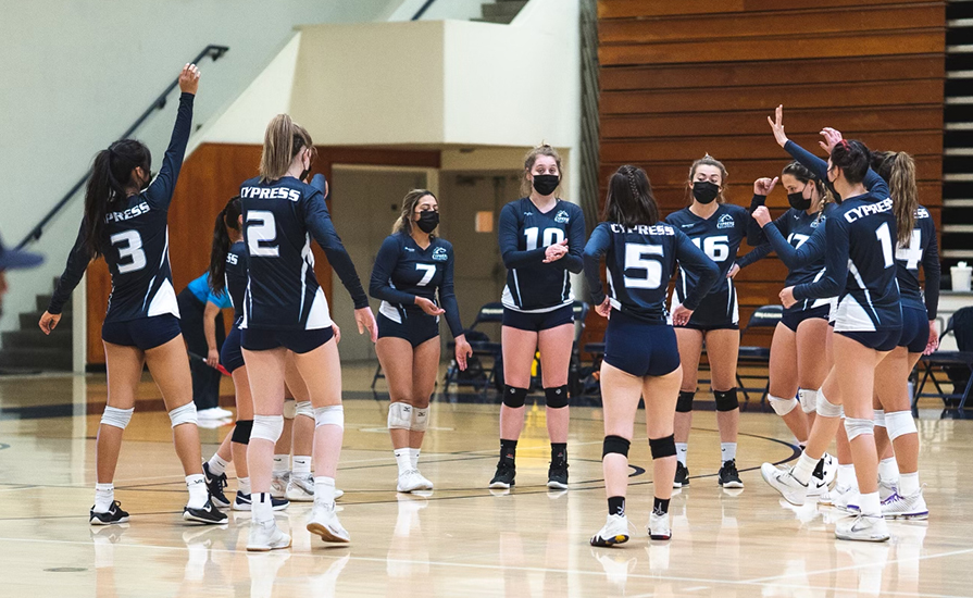 Women's Volleyball Shows Out in First OEC Exhibition Match in Over a Year
