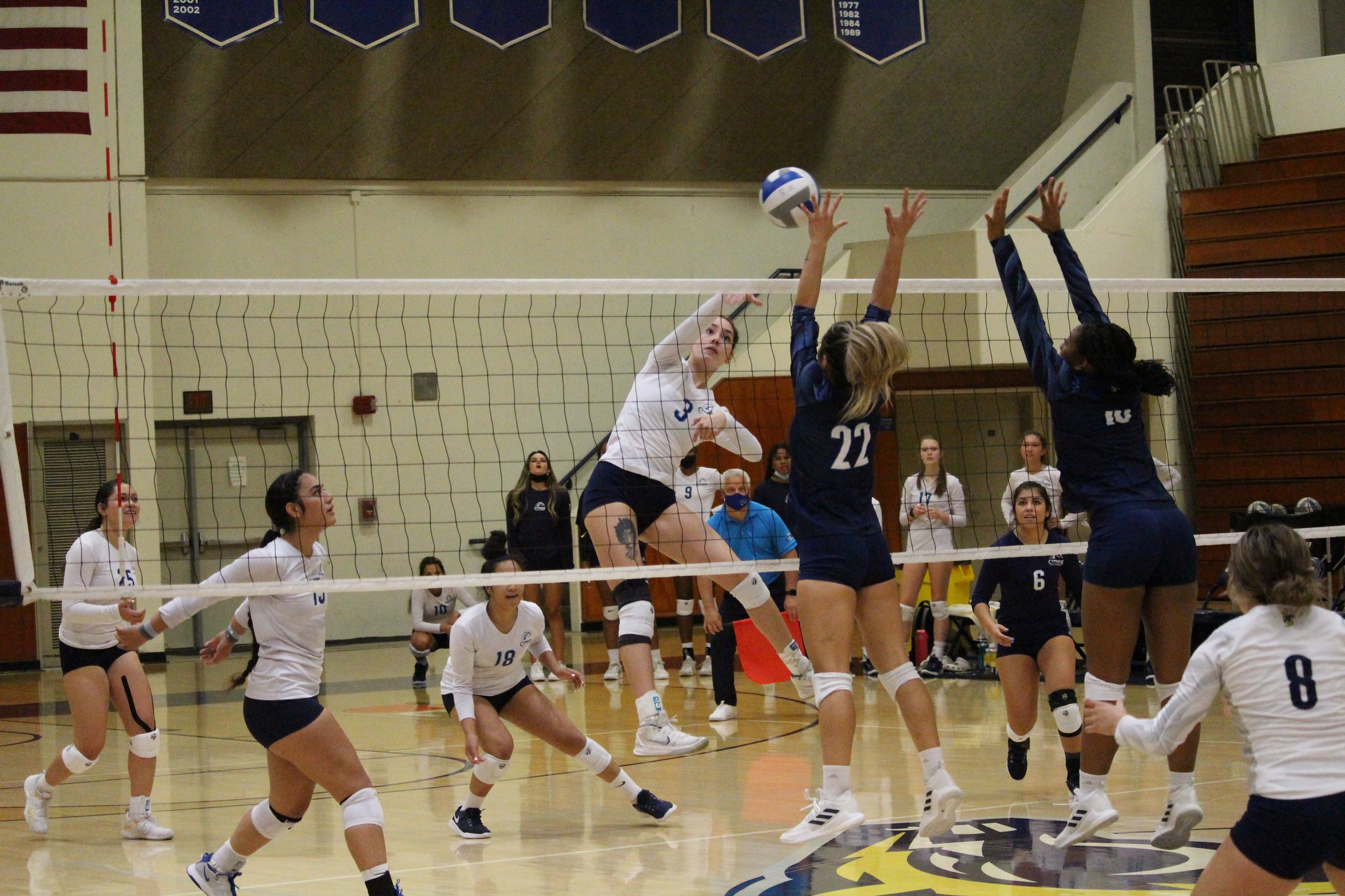 #5 Chargers Extend Win Streak to 10 in Thrilling Match Over Fullerton